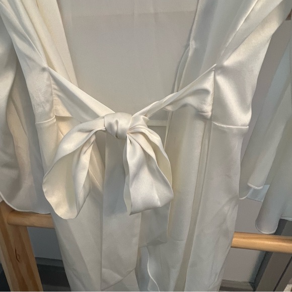 Angel Sleeve Robe - Picture 10 of 15